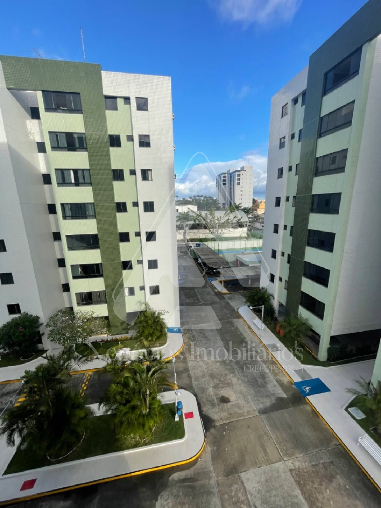 Apartamento à venda com 3 quartos, 97m² - Foto 2