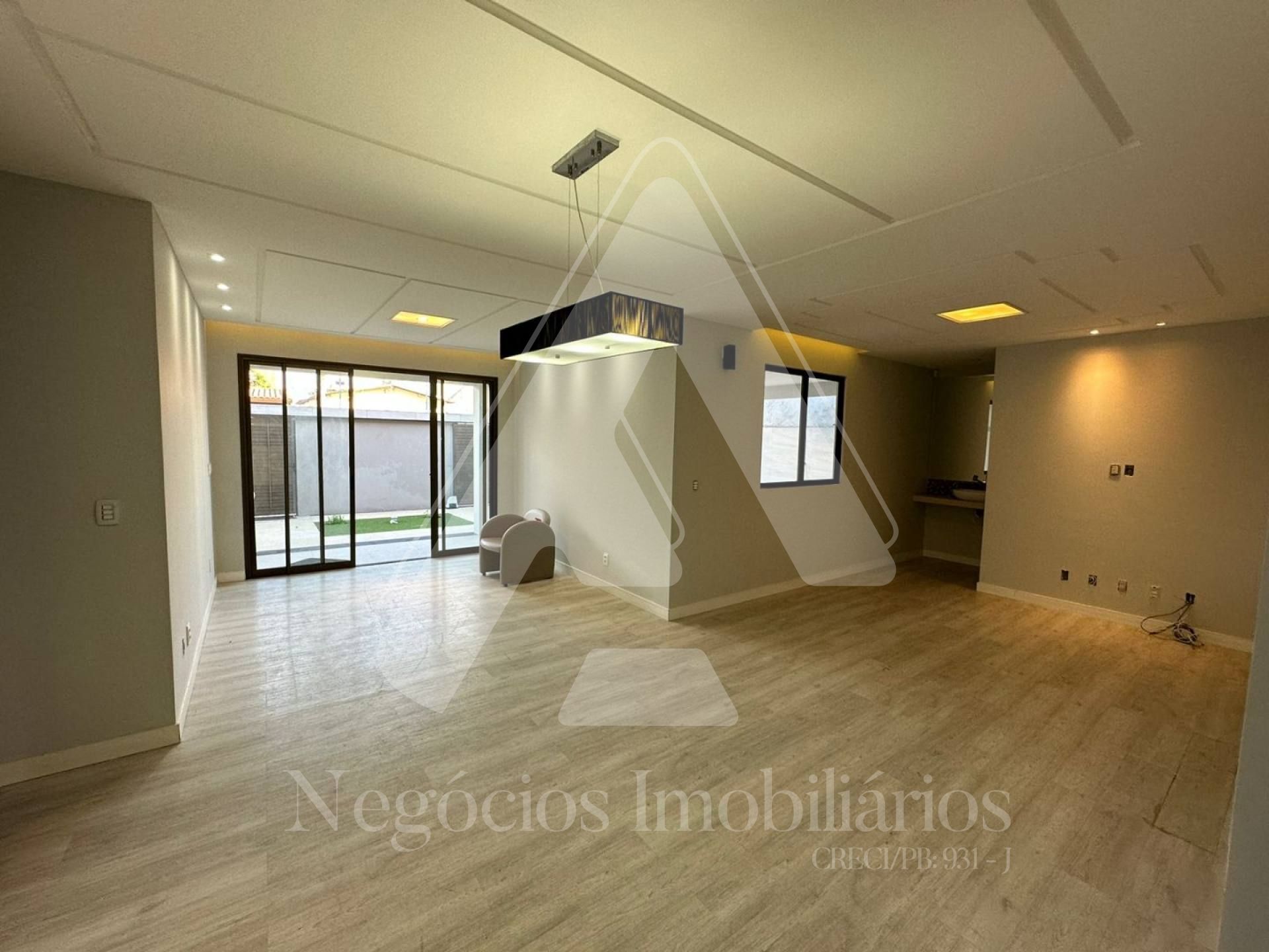 Casa à venda com 5 quartos, 340m² - Foto 2