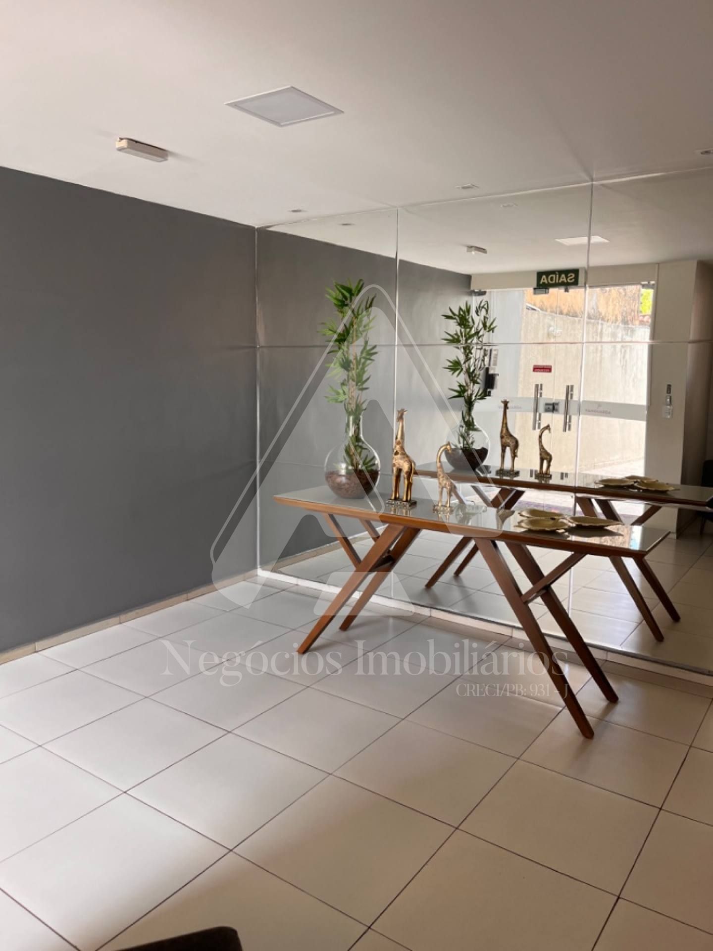 Apartamento à venda com 2 quartos, 75m² - Foto 1