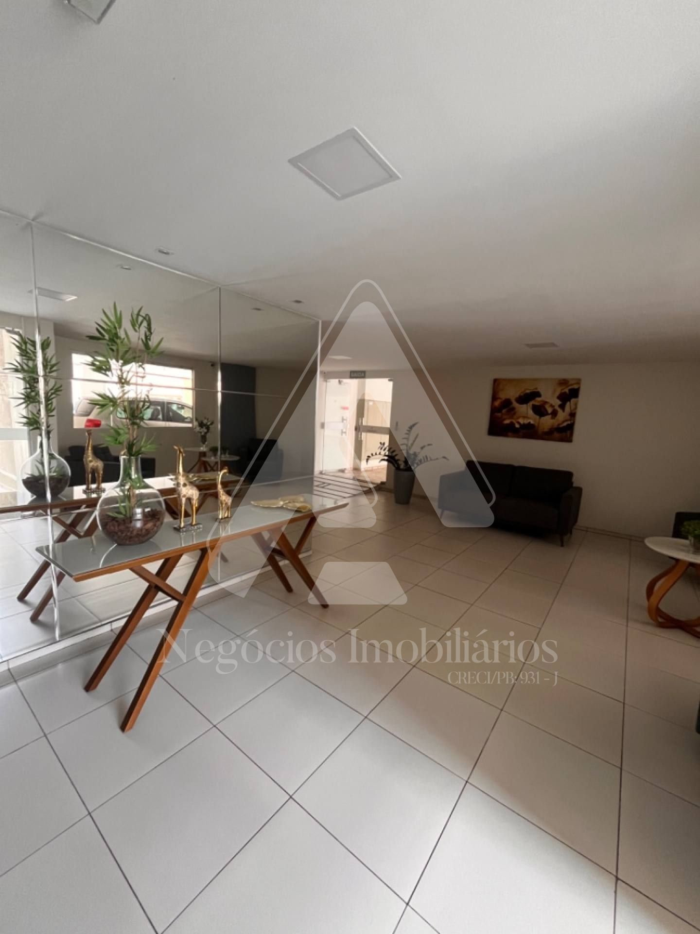 Apartamento à venda com 2 quartos, 75m² - Foto 2