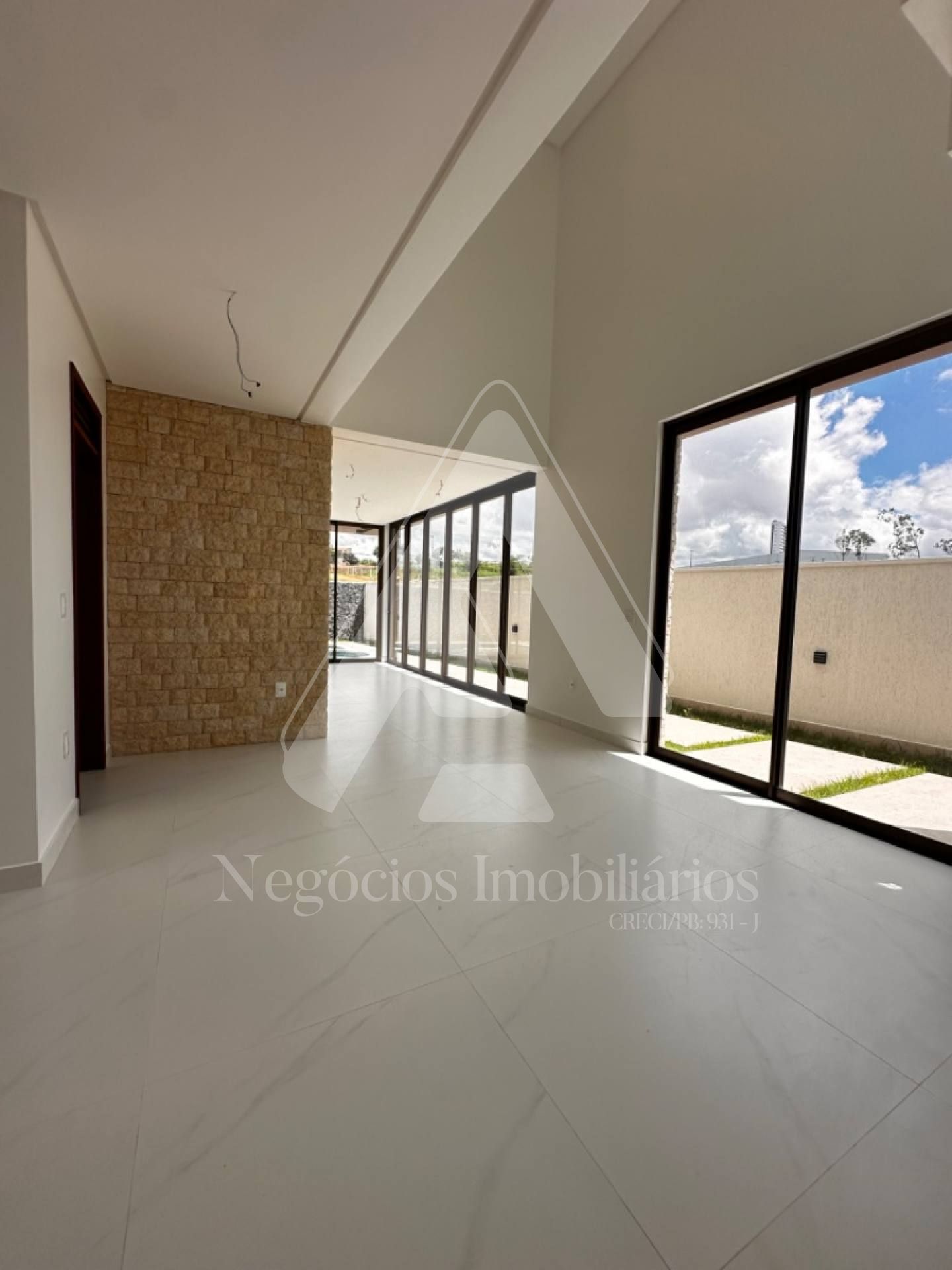 Casa de Condomínio à venda com 5 quartos, 323m² - Foto 3