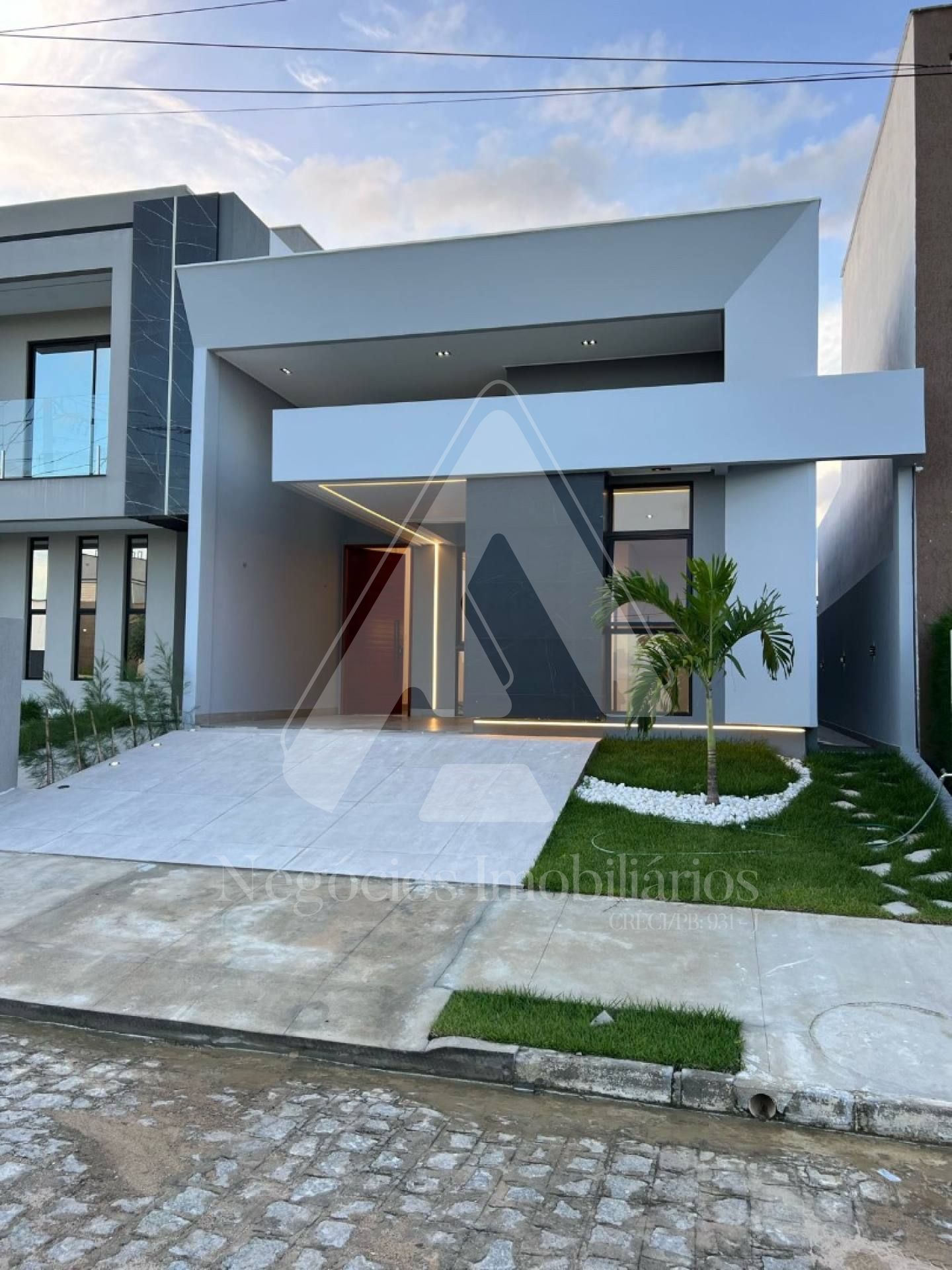 Casa à venda com 3 quartos, 184m² - Foto 1