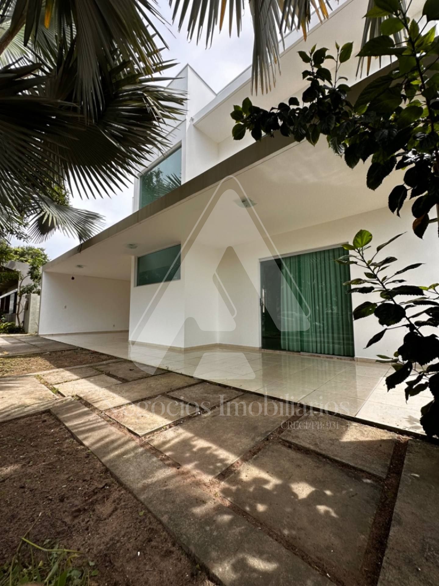 Casa de Condomínio à venda com 4 quartos, 255m² - Foto 1