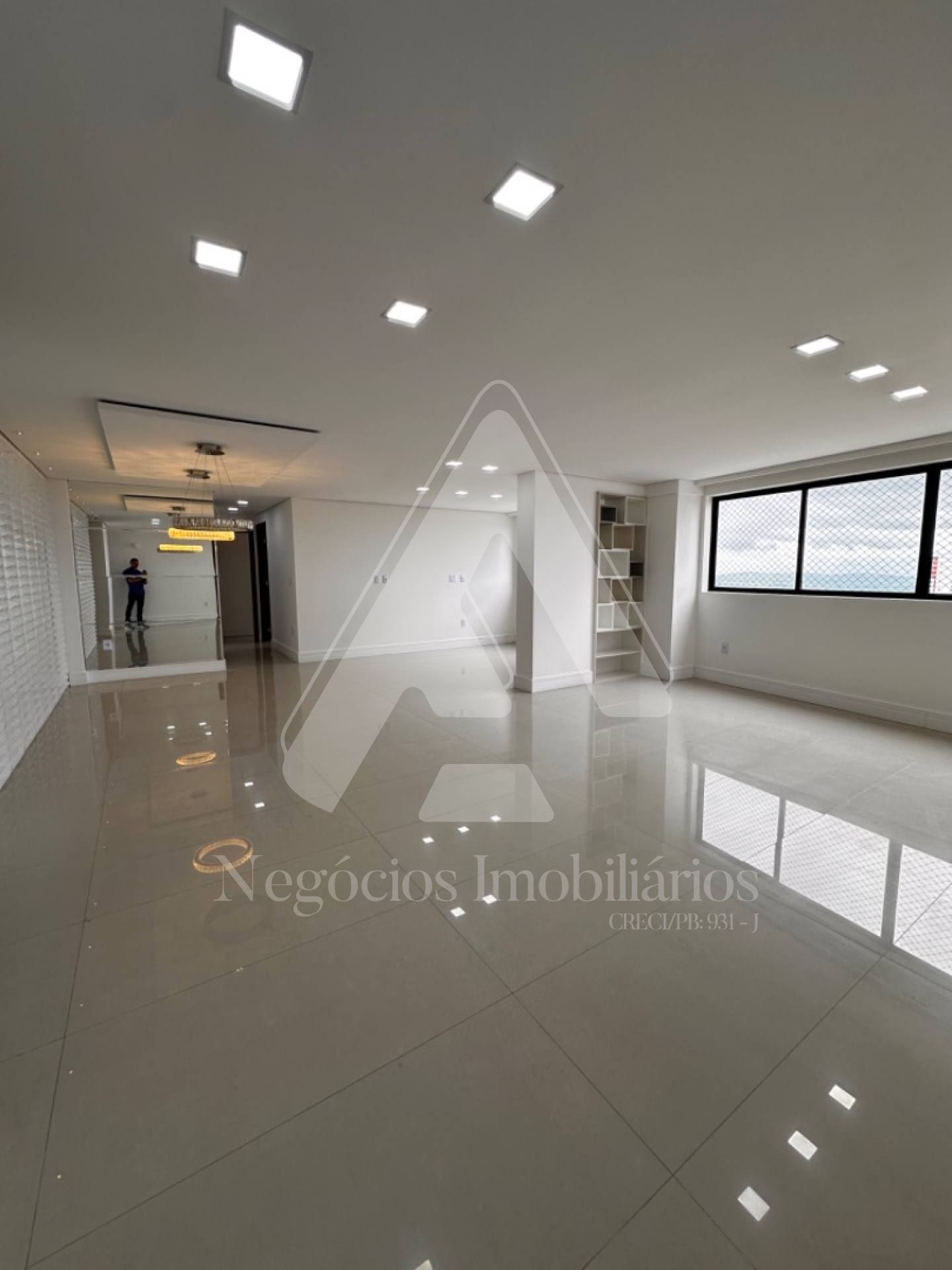 Apartamento à venda com 4 quartos, 250m² - Foto 2