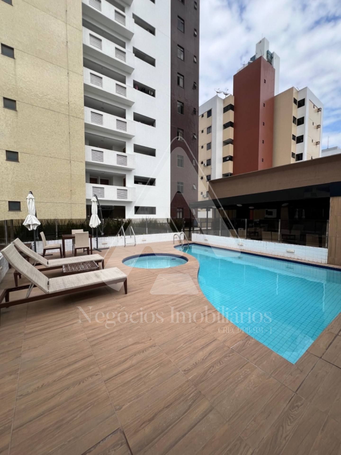 Apartamento à venda com 3 quartos, 144m² - Foto 2