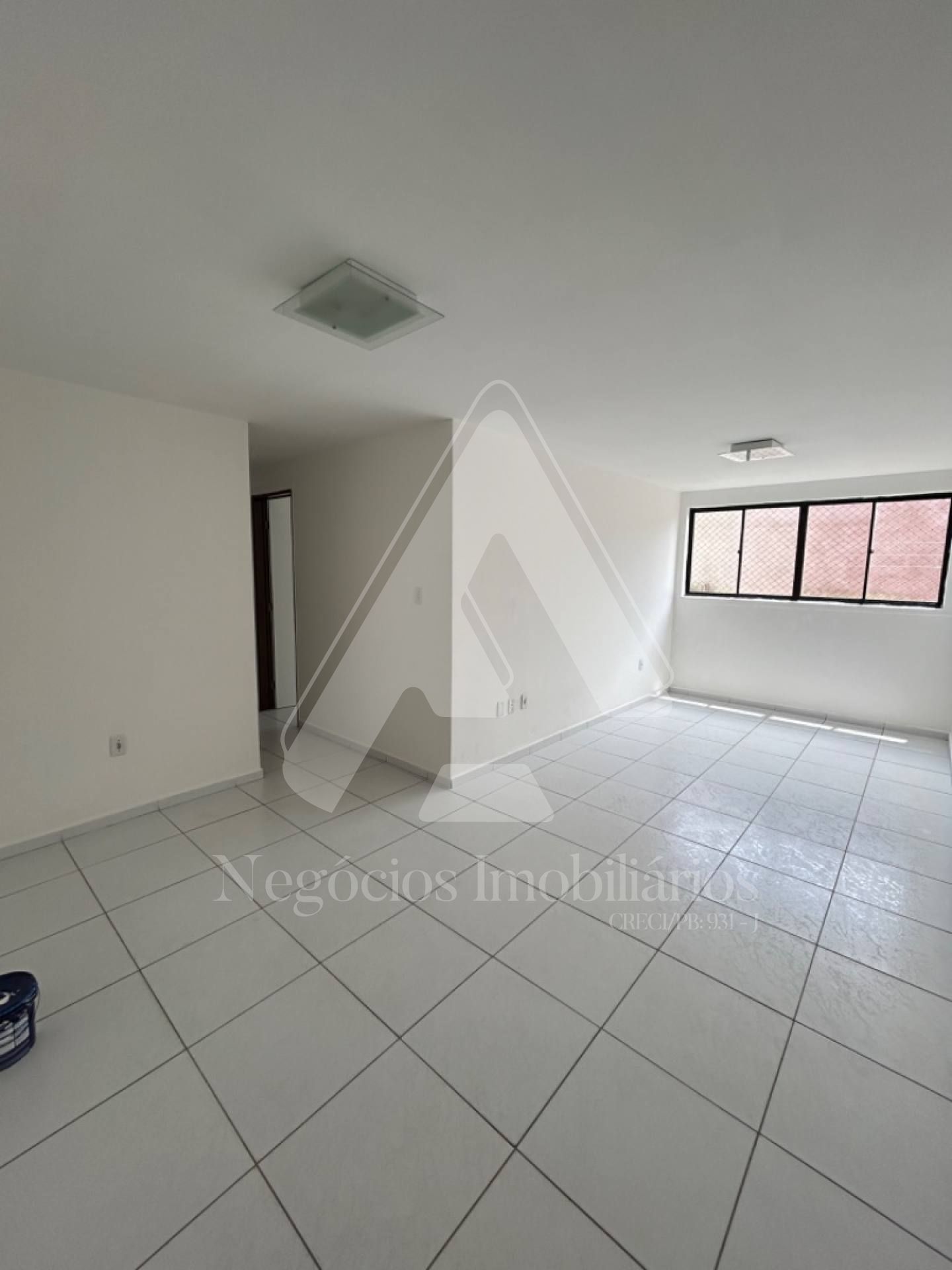 Apartamento à venda com 3 quartos, 75m² - Foto 2