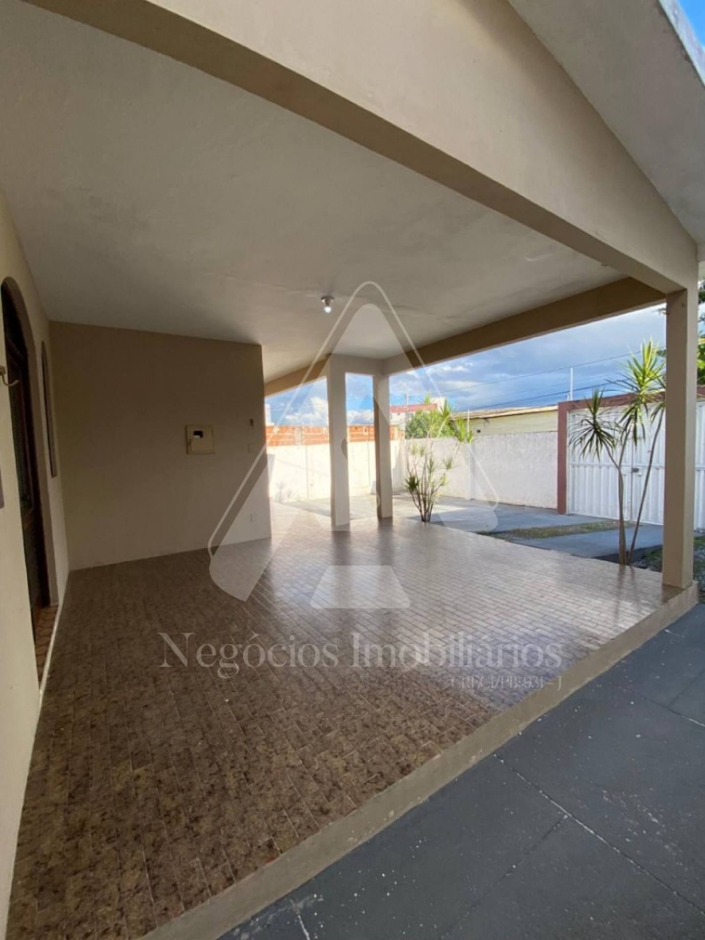 Casa para alugar com 3 quartos, 360m² - Foto 2