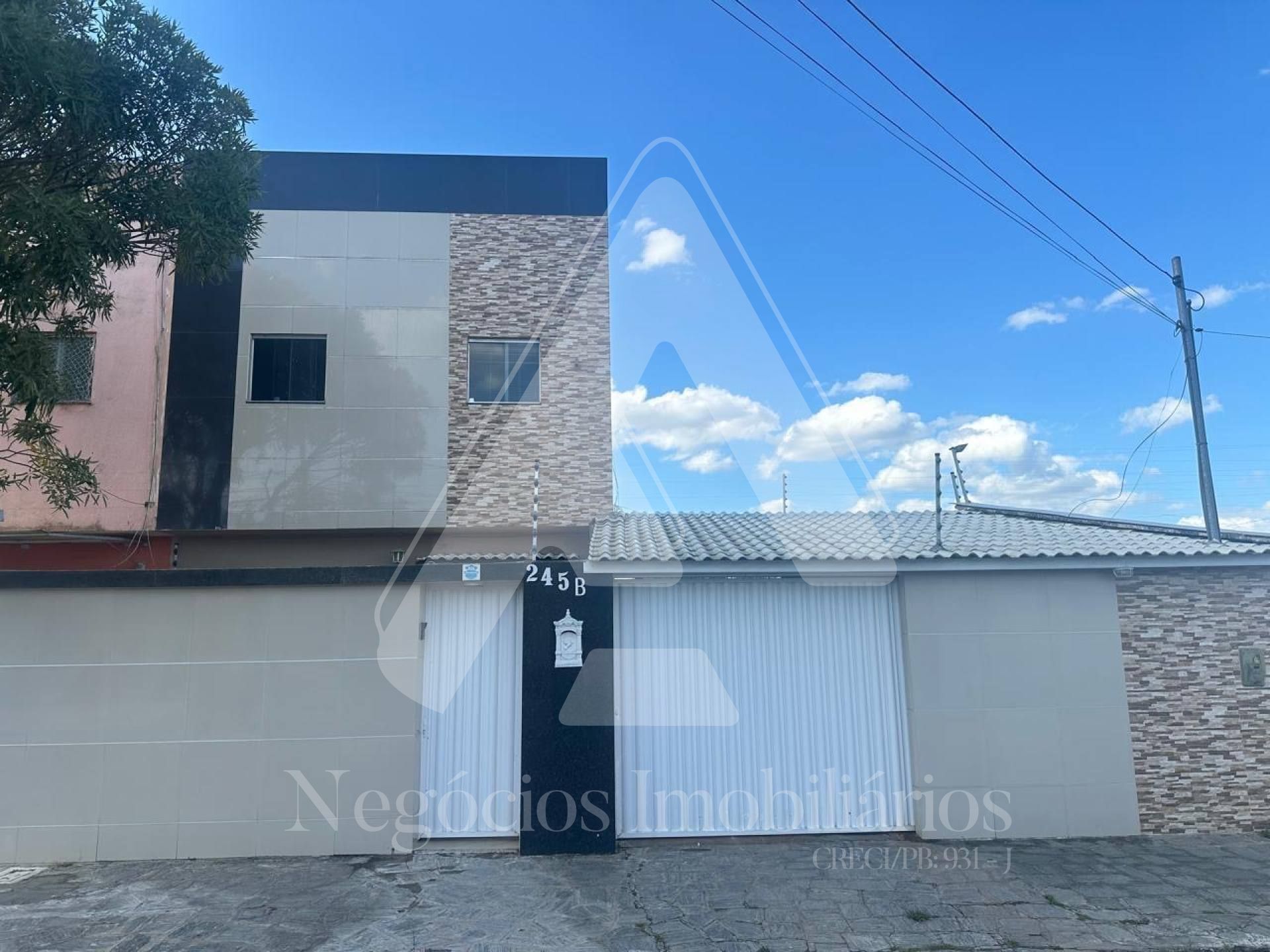 Casa à venda com 3 quartos, 146m² - Foto 1