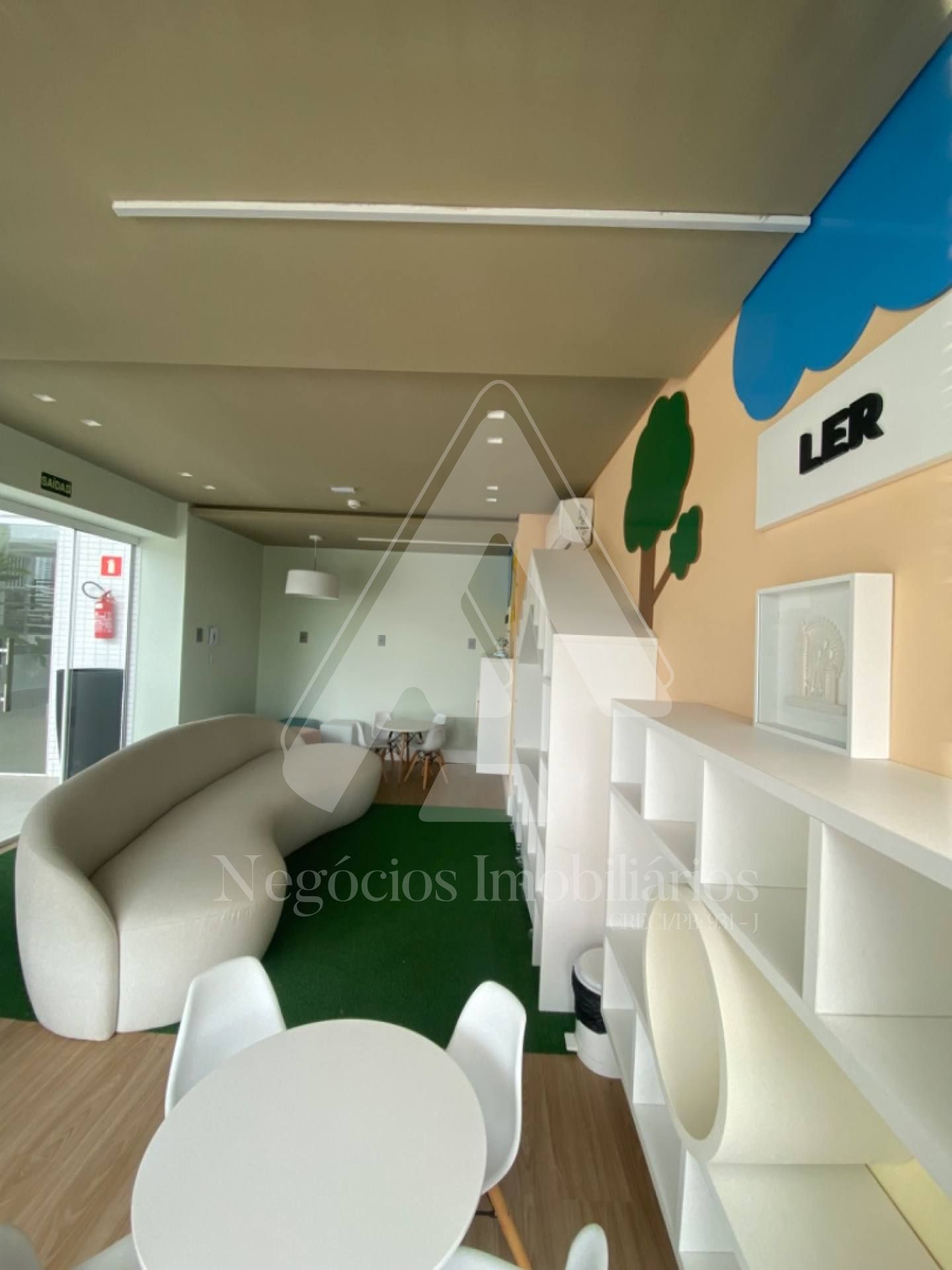 Apartamento à venda com 2 quartos, 75m² - Foto 9