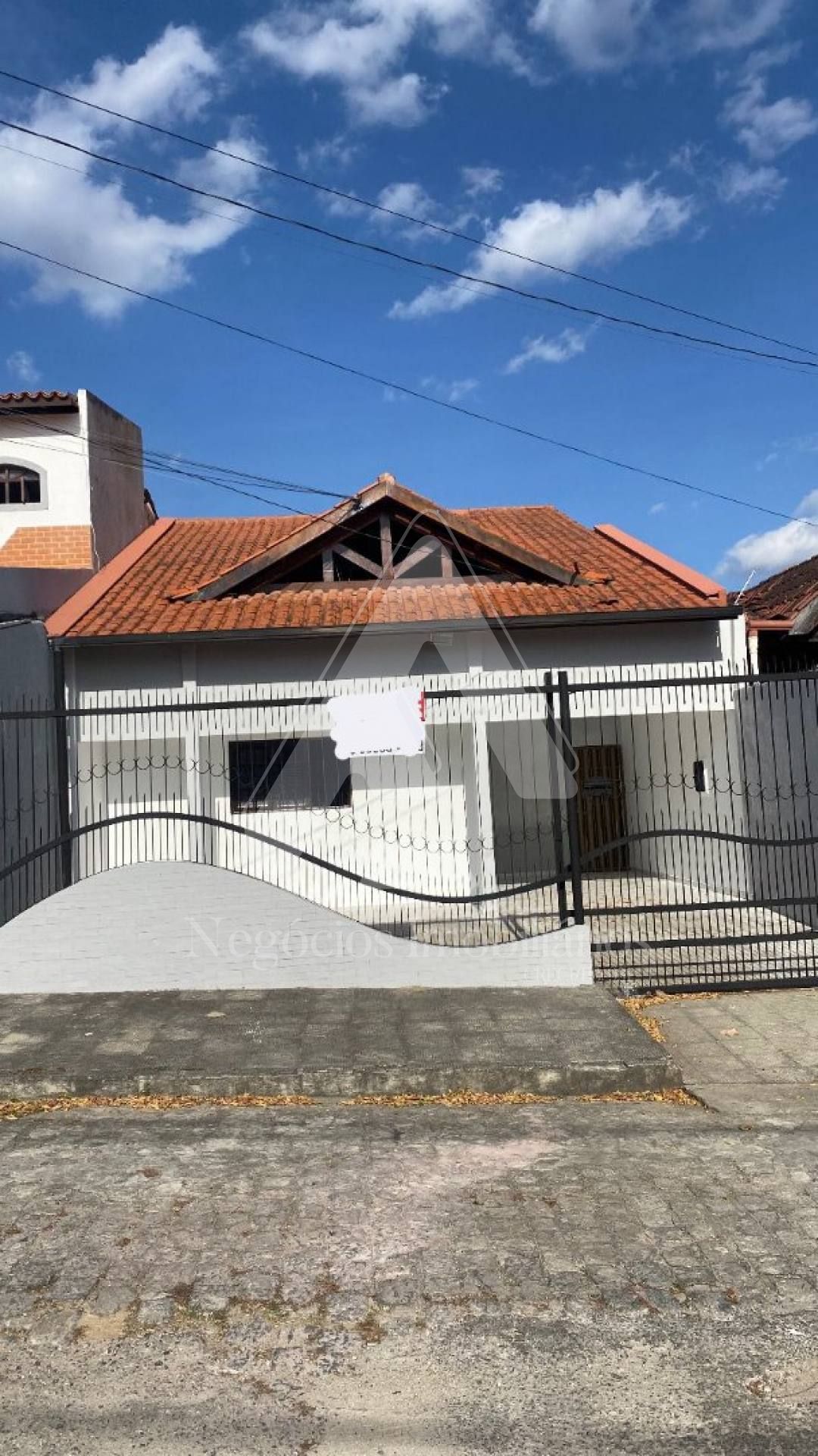 Casa à venda com 3 quartos, 240m² - Foto 1