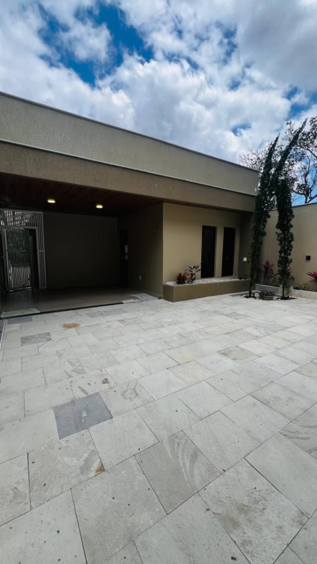 Casa à venda com 5 quartos, 211m² - Foto 1