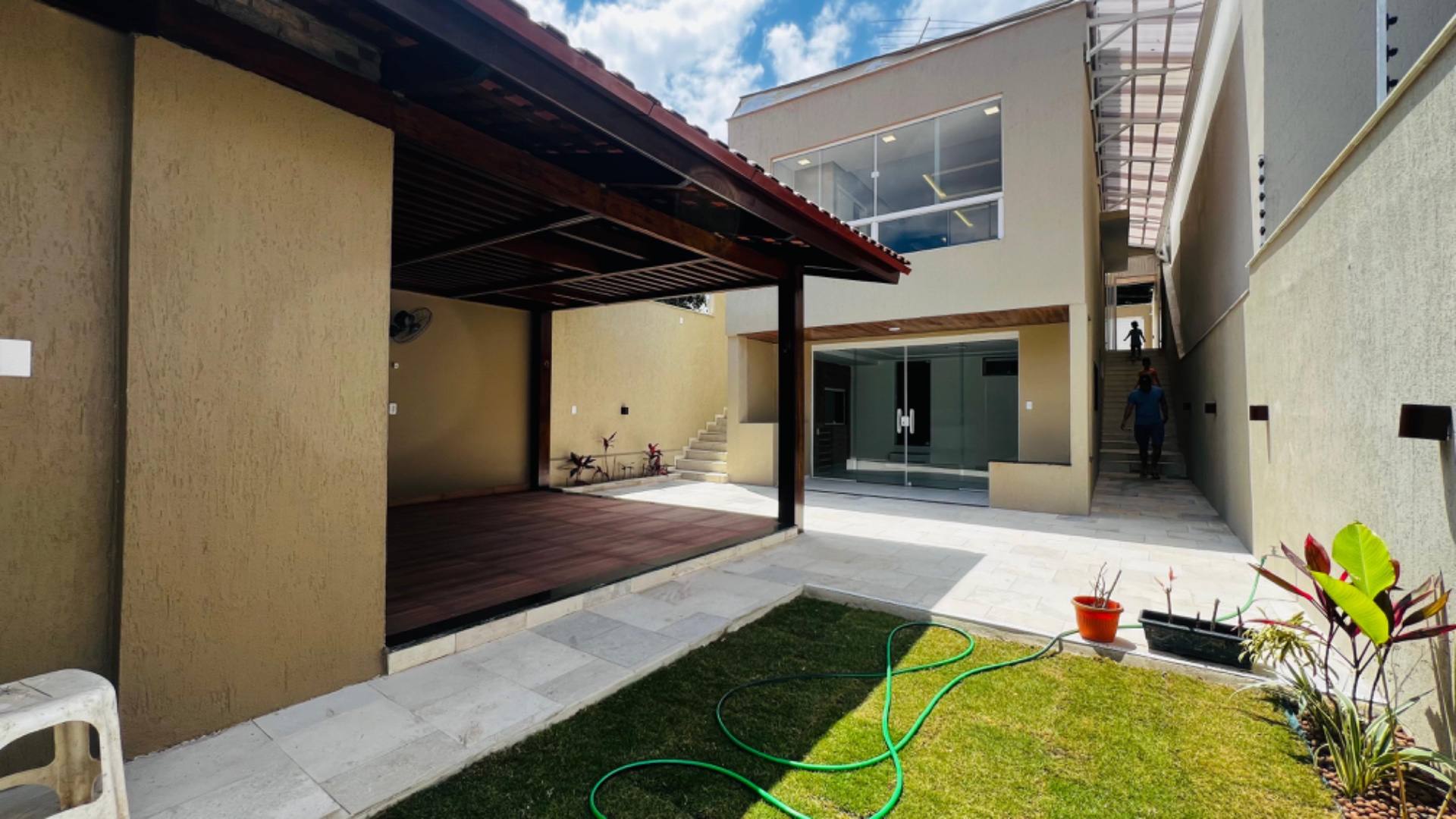 Casa à venda com 5 quartos, 211m² - Foto 14