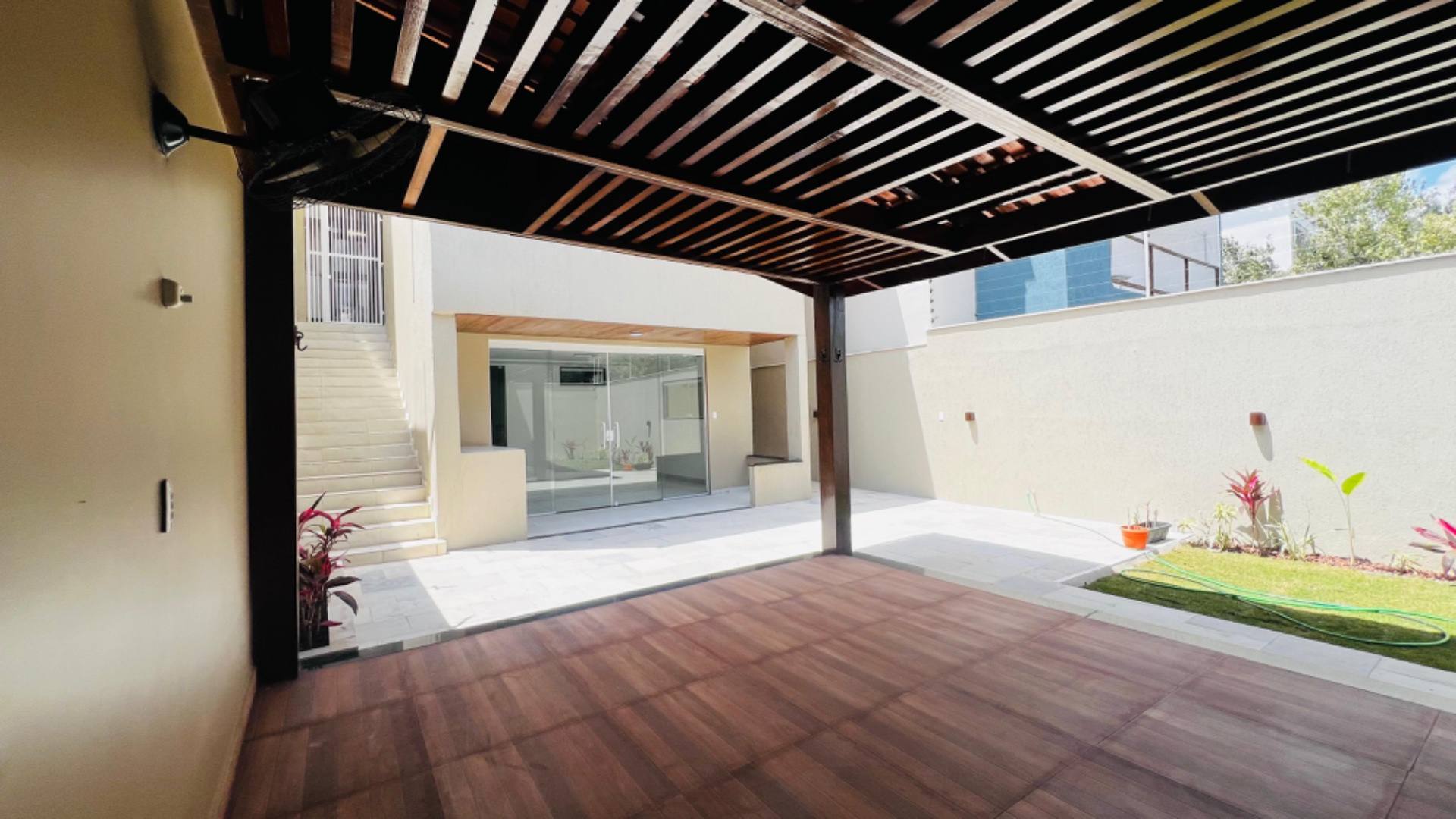 Casa à venda com 5 quartos, 211m² - Foto 15