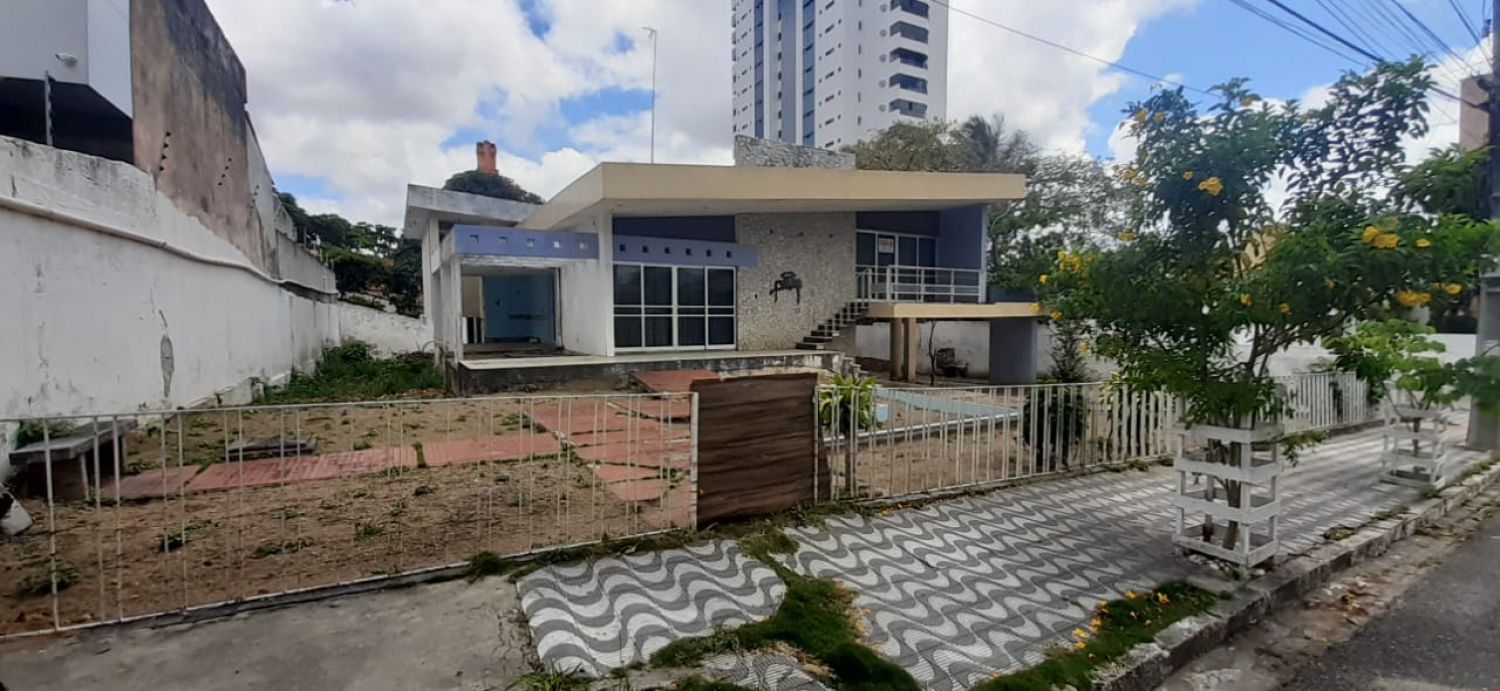 Casa à venda com 4 quartos, 1200m² - Foto 2