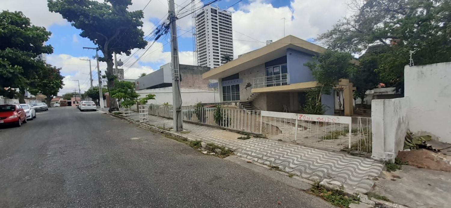 Casa à venda com 4 quartos, 1200m² - Foto 3