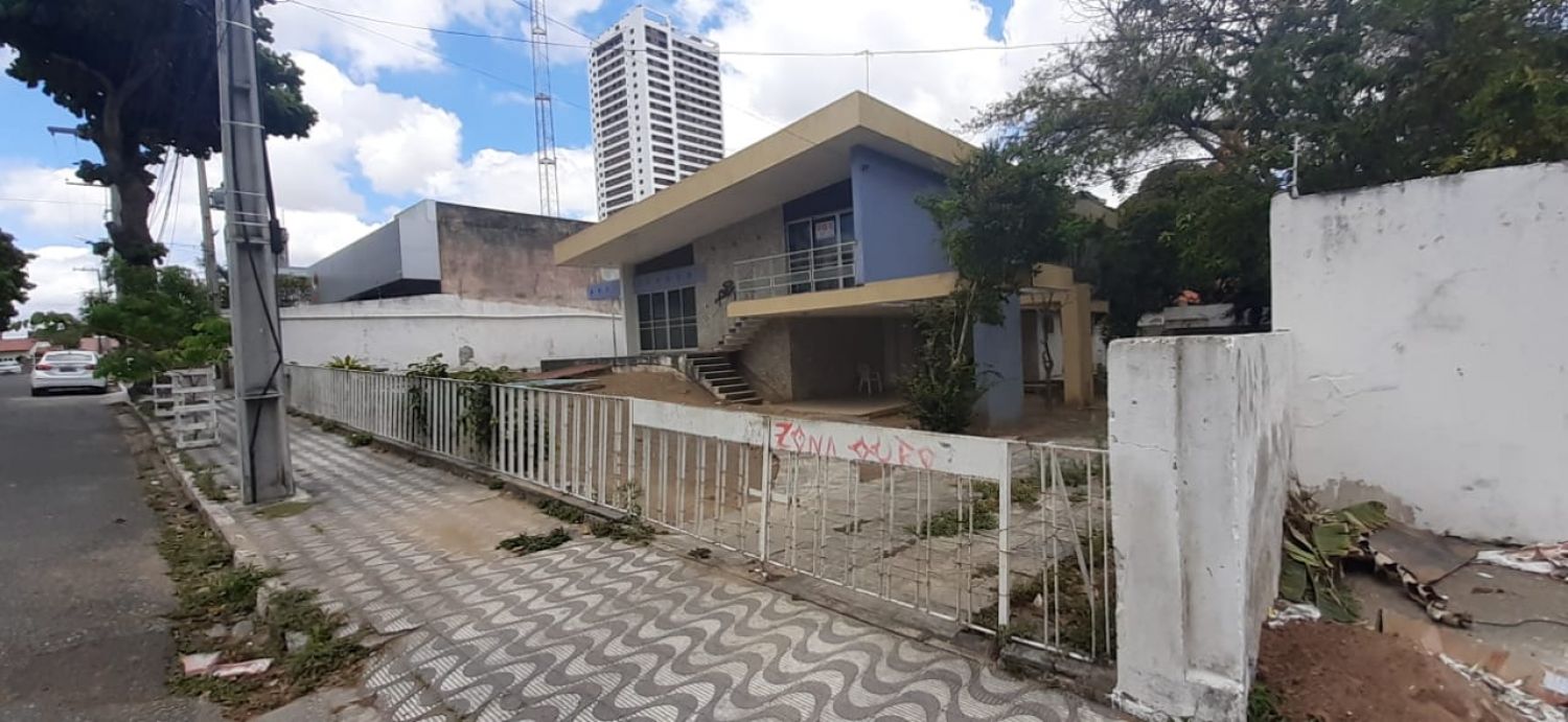 Casa à venda com 4 quartos, 1200m² - Foto 4