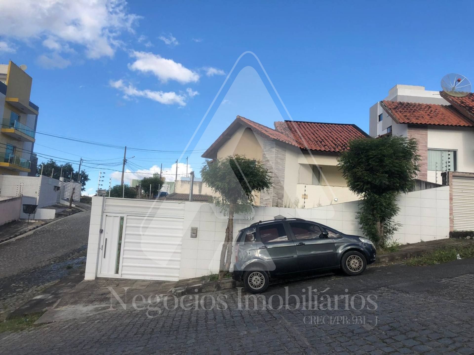 Casa à venda com 3 quartos, 300m² - Foto 1