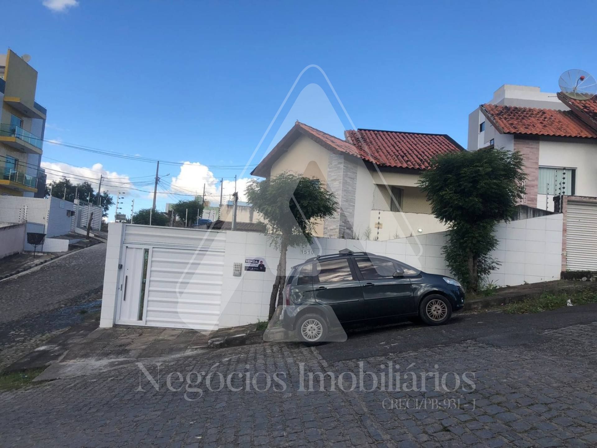 Casa à venda com 3 quartos, 300m² - Foto 2