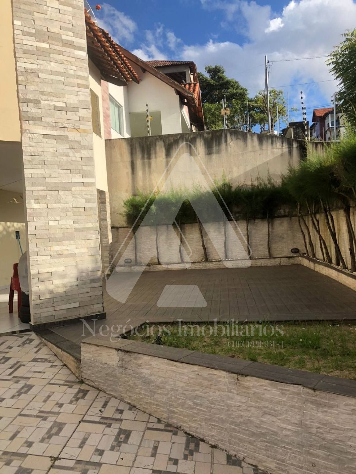 Casa à venda com 3 quartos, 300m² - Foto 3