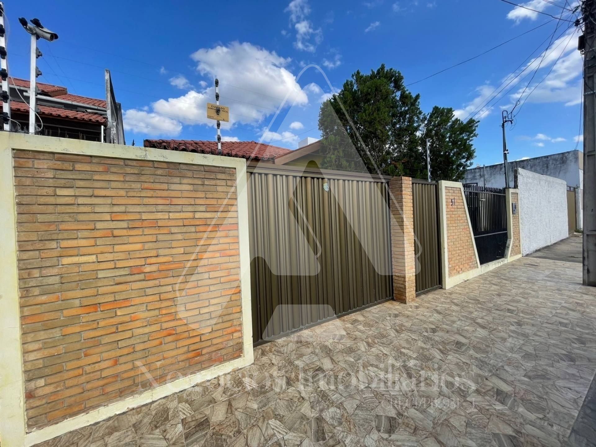 Casa à venda com 3 quartos, 250m² - Foto 1