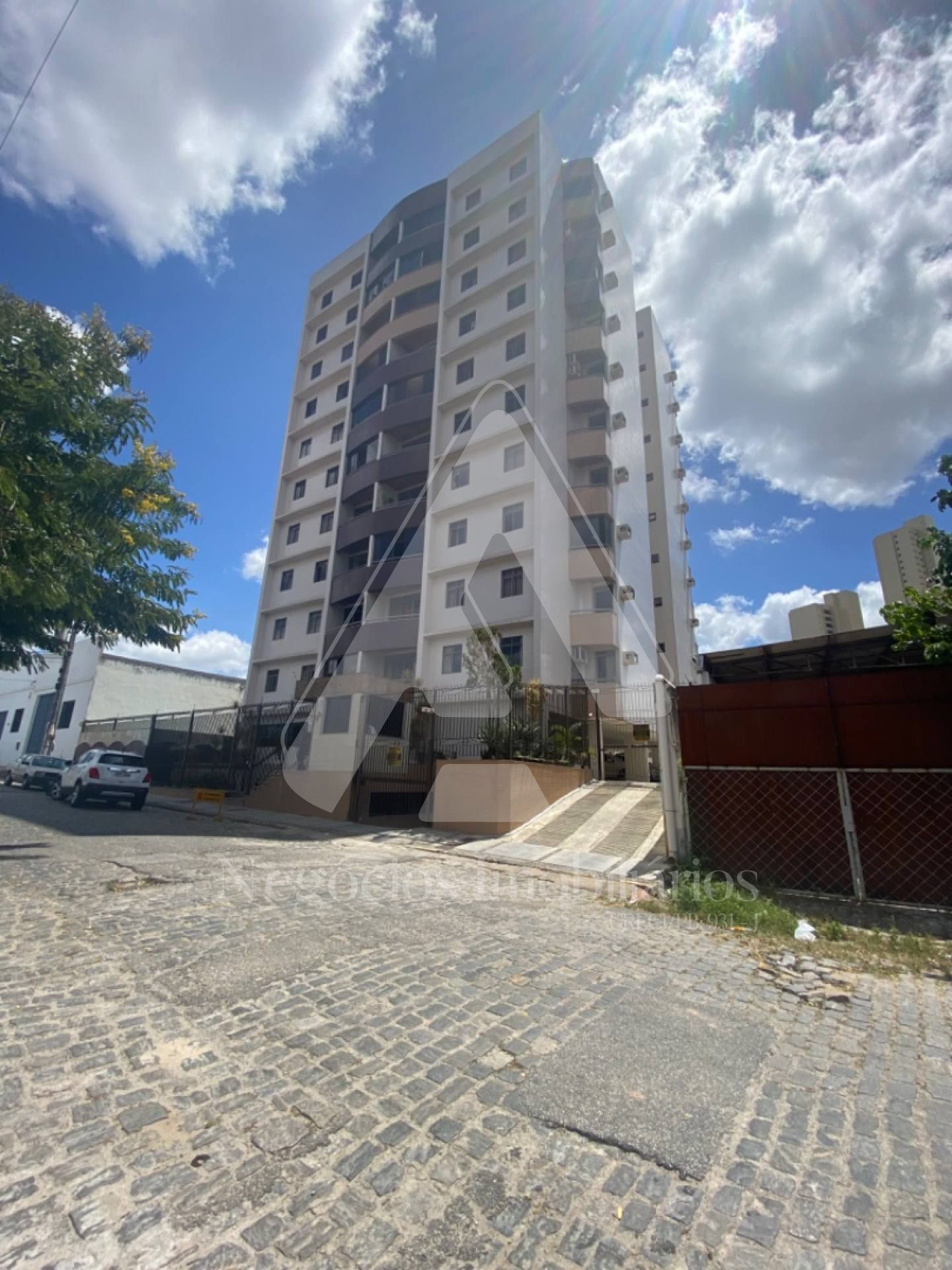 Apartamento à venda com 3 quartos, 106m² - Foto 1