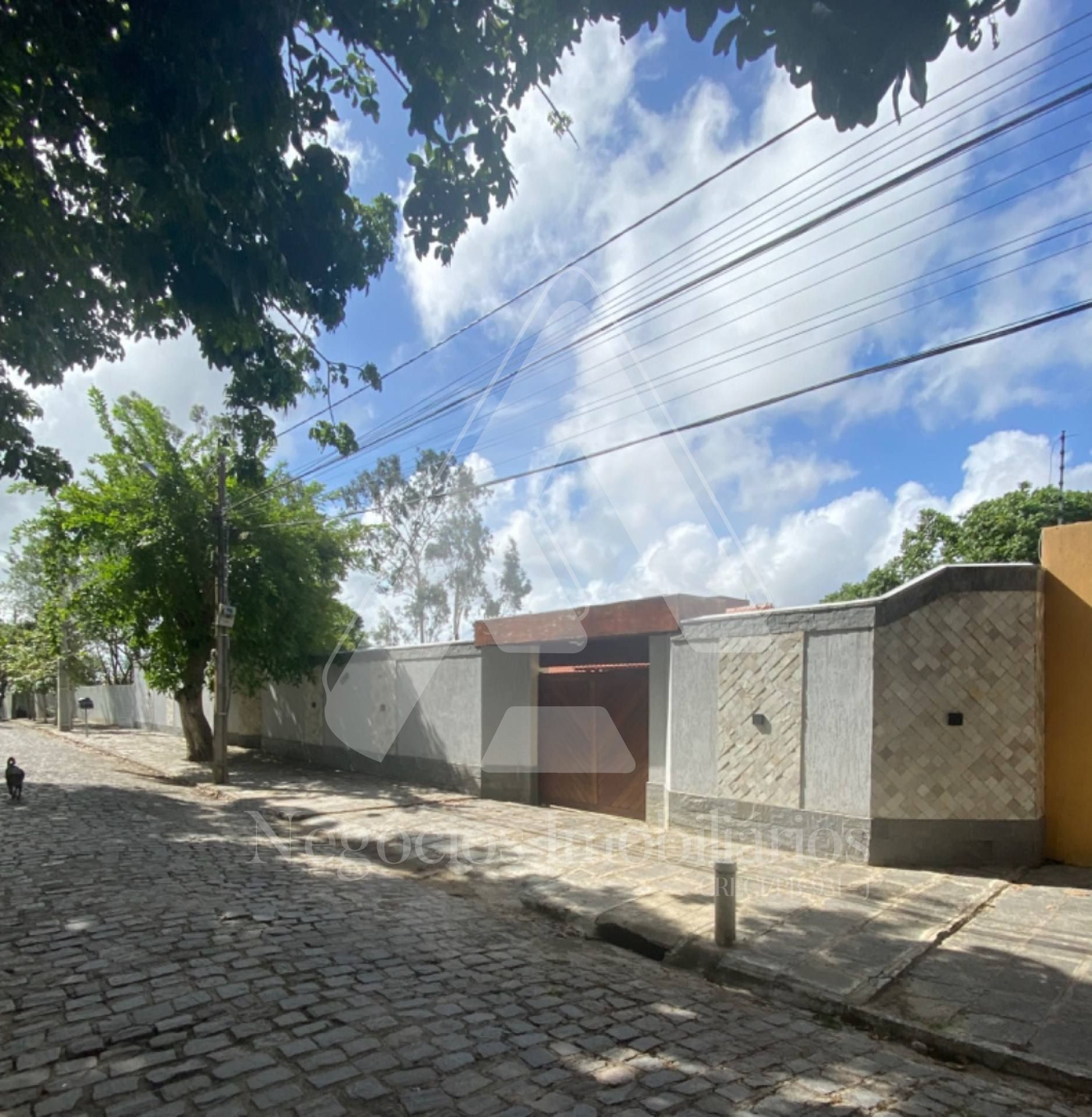 Casa à venda com 3 quartos, 960m² - Foto 2