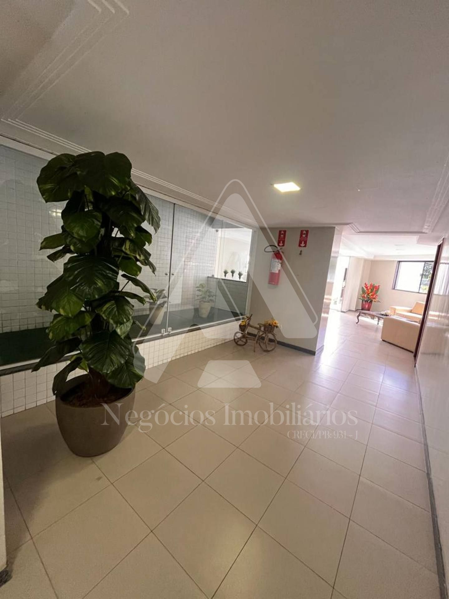 Apartamento à venda com 3 quartos, 97m² - Foto 2