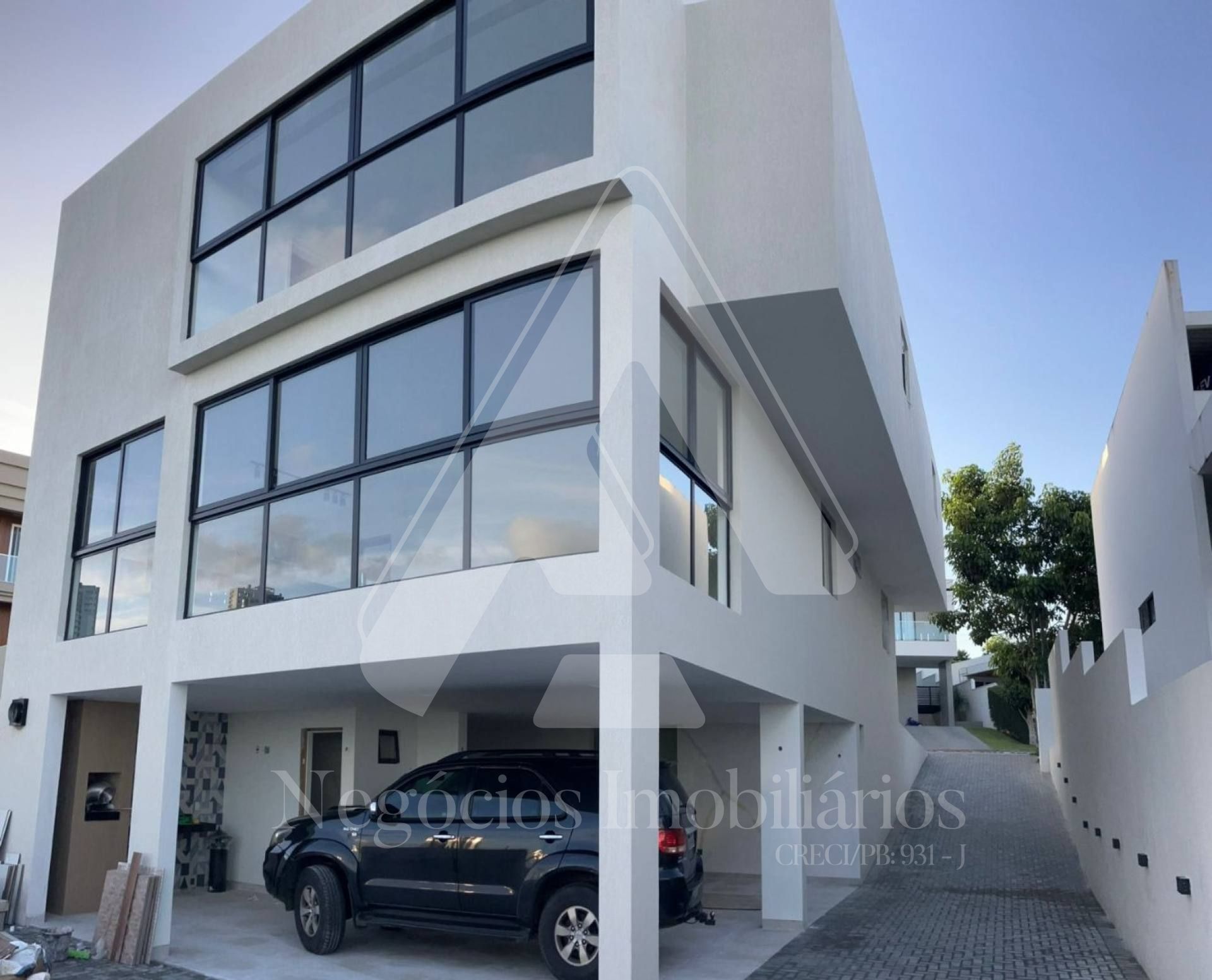 Casa de Condomínio à venda com 4 quartos, 375m² - Foto 1