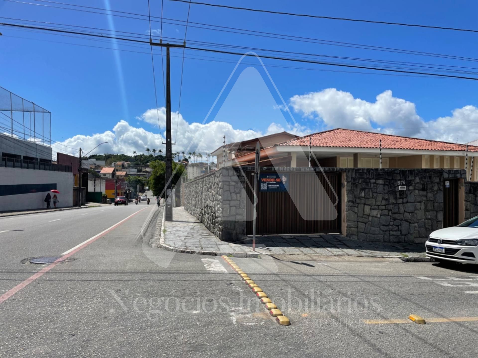 Casa à venda com 6 quartos, 420m² - Foto 2