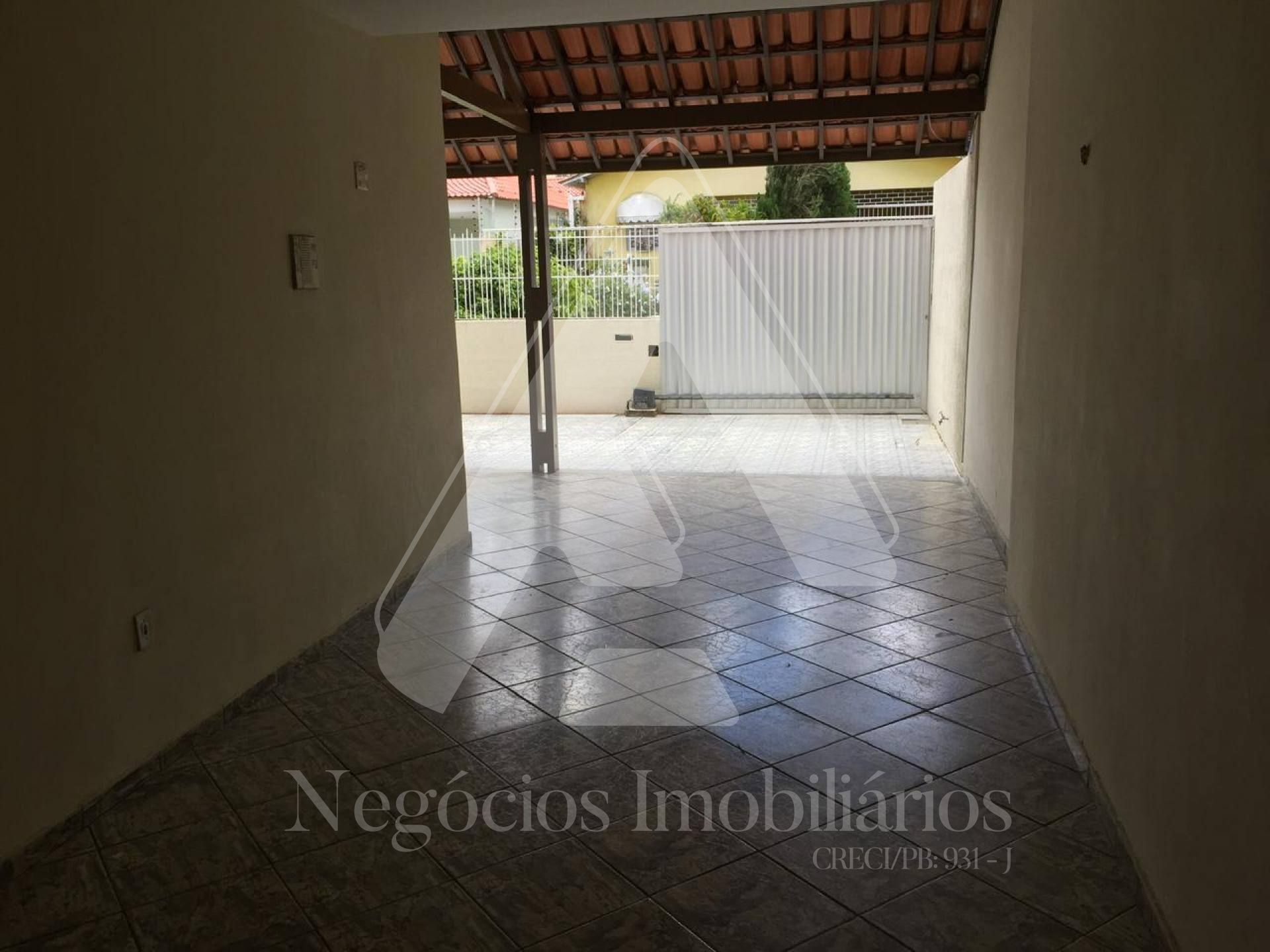 Casa à venda com 5 quartos, 340m² - Foto 2